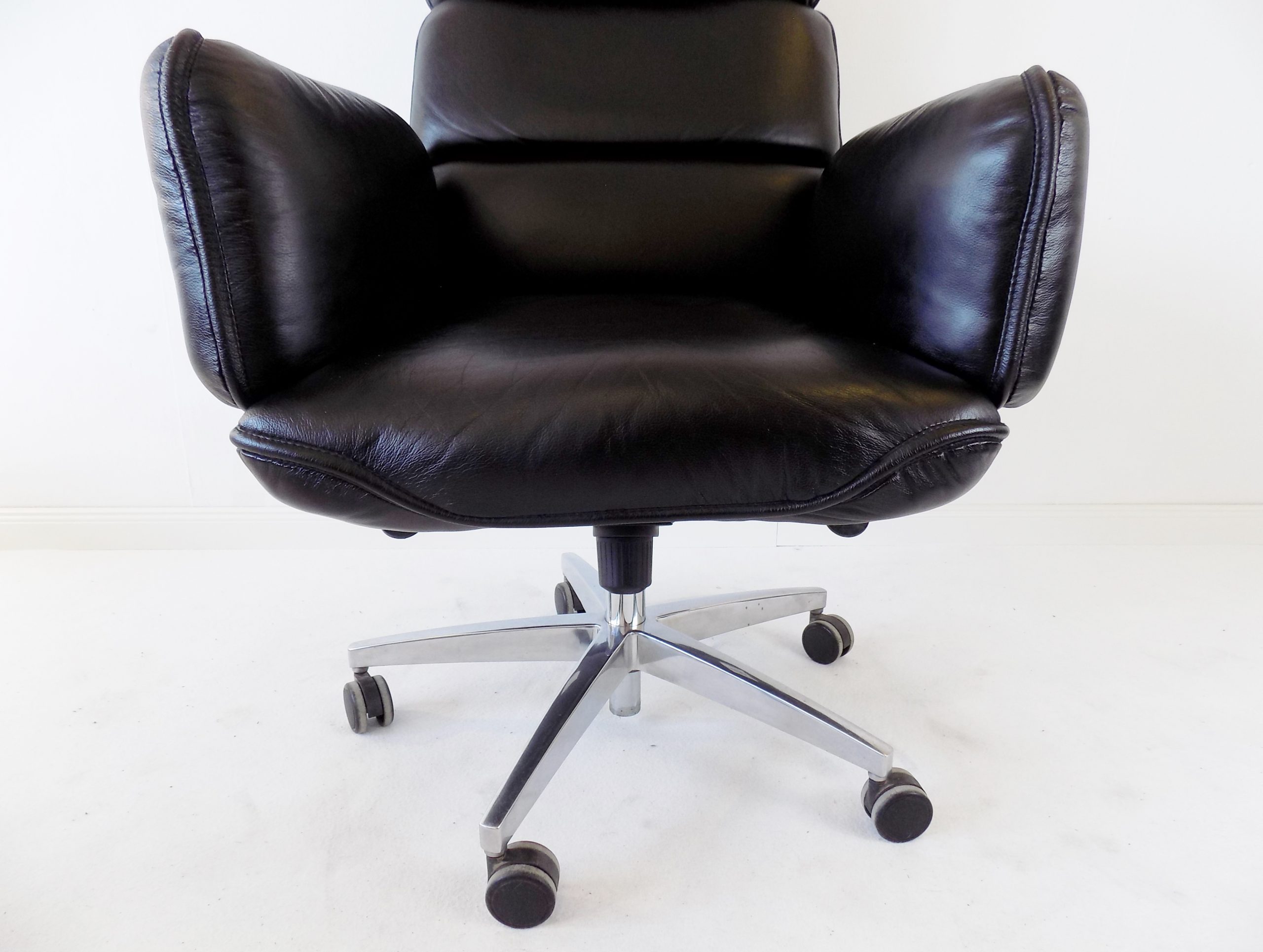 Otto Zapf leather office armchair for top star - Hunt Vintage