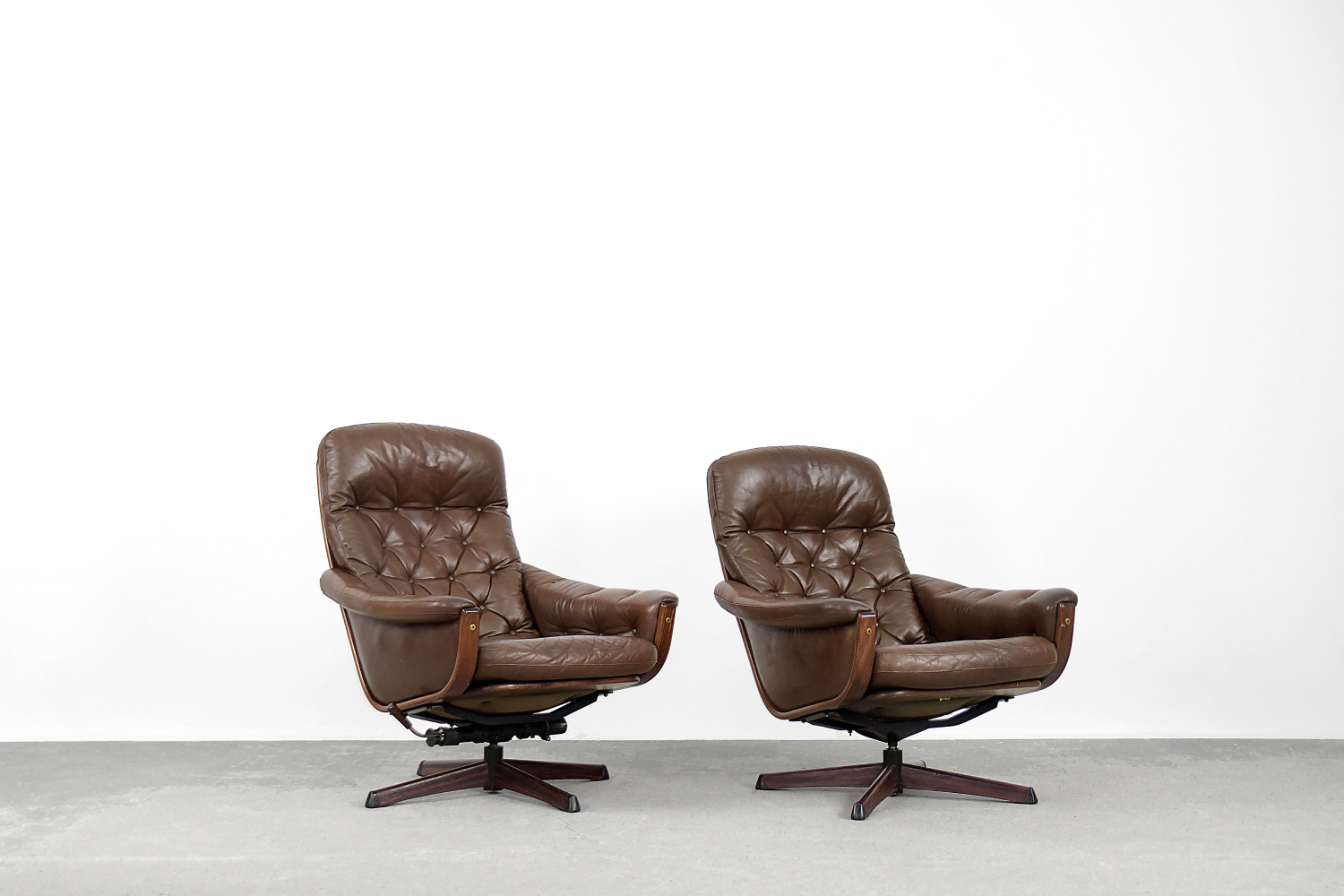 Vintage Scandinavian Mid-Century Modern Brown Leather Swivel Chairs from Göte  Möbler, 1960s, Set of 2 - Hunt Vintage