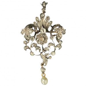 Antique Art Nouveau Diamond pendant set in 18 Kt Gold and Silver