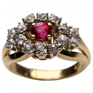 Beautiful 0.5 Ct Ruby Ring with 0.84 Ct Diamonds - Set in 18K Yellow Gold