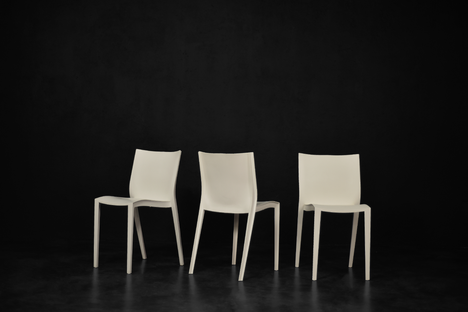 Vintage Mid-Century French Modern Slick Slick White Plastic Chairs by  Philippe Starck for XO Design, 1999, Set of 5 - Hunt Vintage