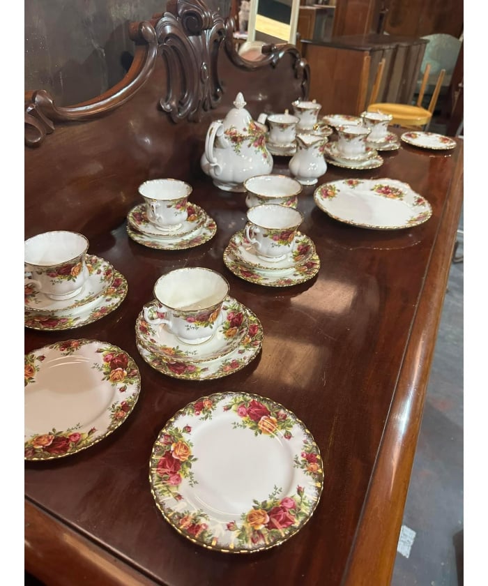 32 piece Royal Albert Old Country Rose tea set
