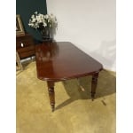 Victorian Mahogany Extending Dining Table With Three Extra Leaves