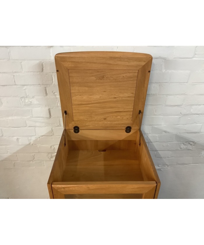 Ercol Windsor Hi Fi Cabinet In Light Finish.